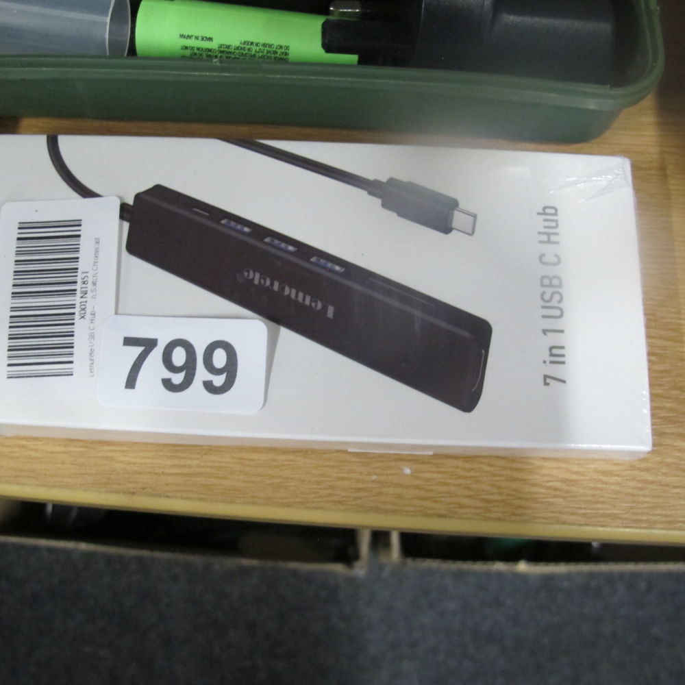 Lot 799: USB C hub