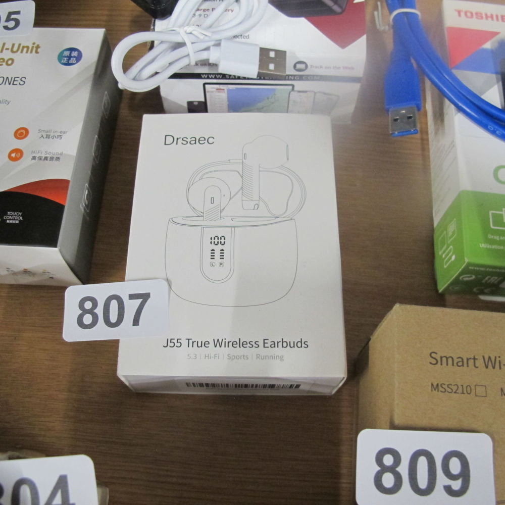 Lot 807: Wireless earbuds