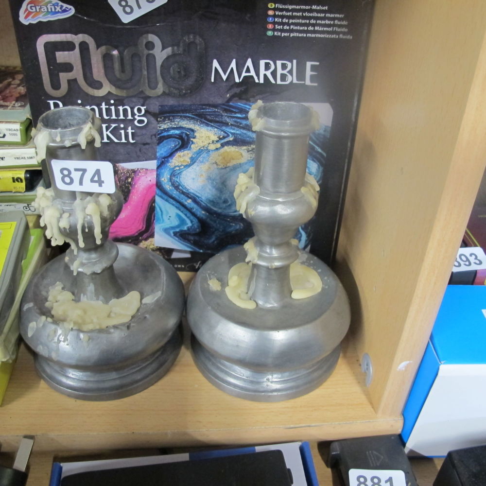 Lot 874: A pair of pewter candlesticks