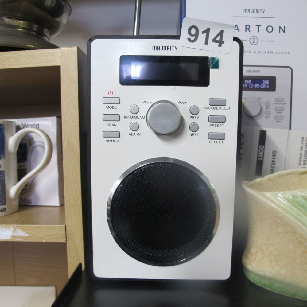 Lot 914: Majority radio alarm