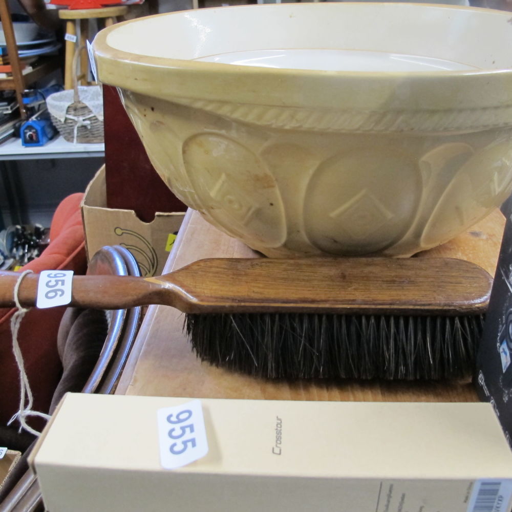 Lot 956: Vintage brush