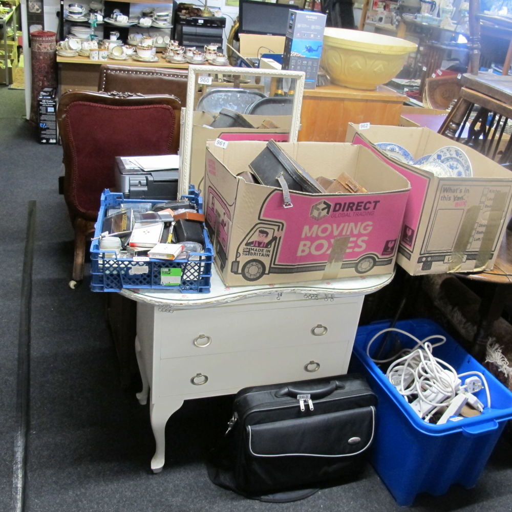 Lot 960: White kidney dressing table
