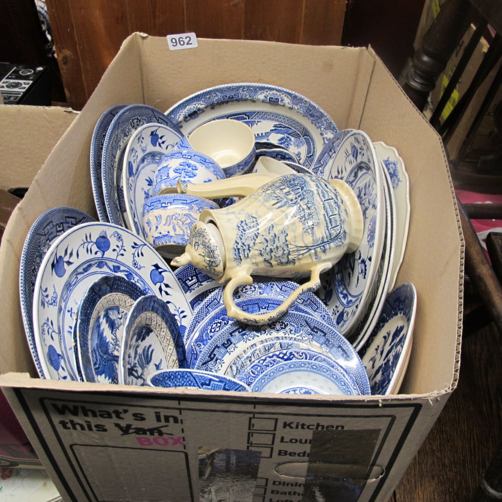 Lot 962: Quantity of blue and white pottery