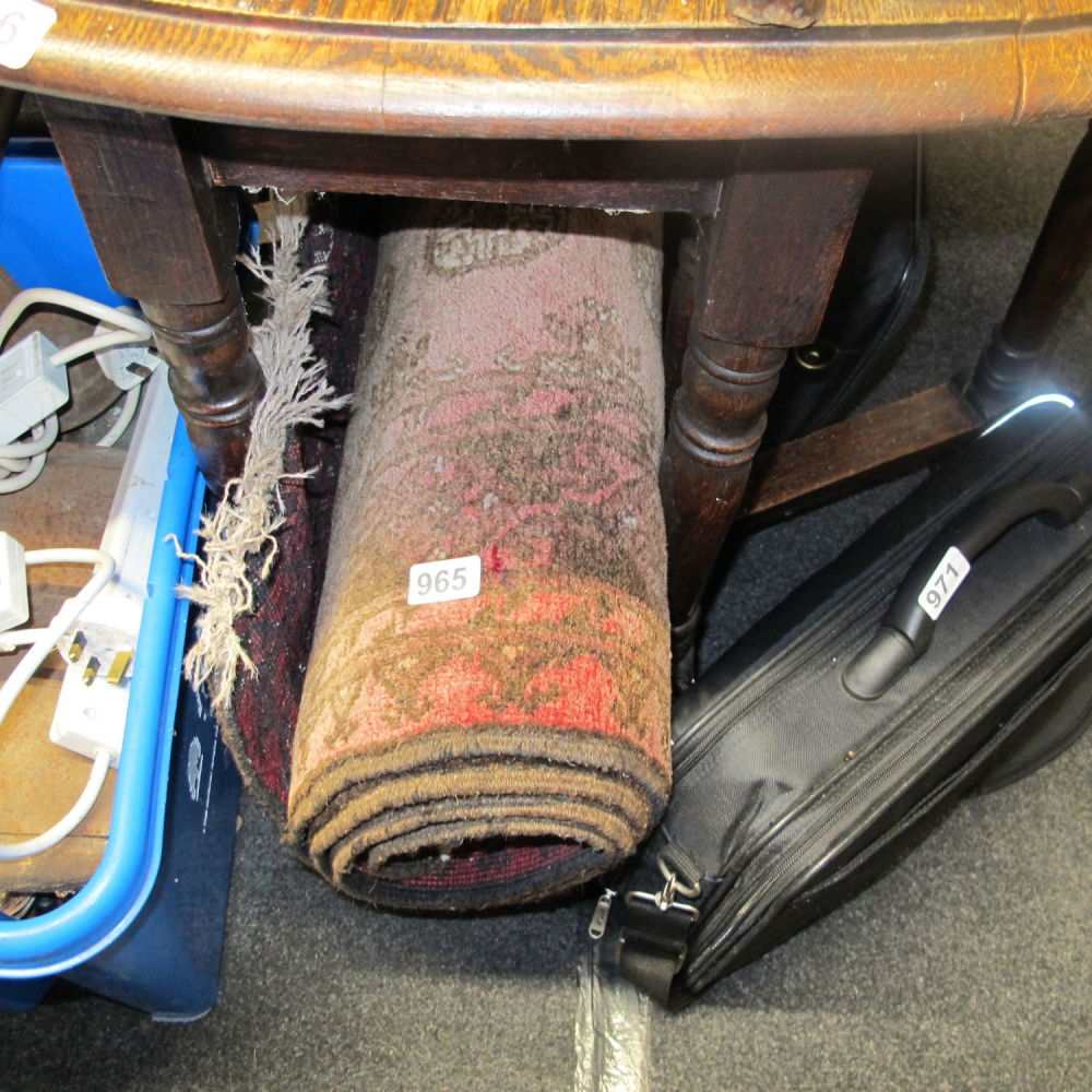 Lot 965: Rug