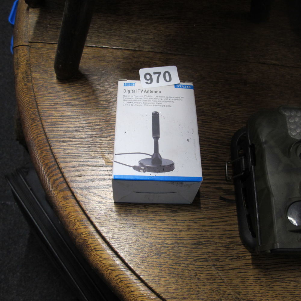 Lot 970: Digital TV antenna