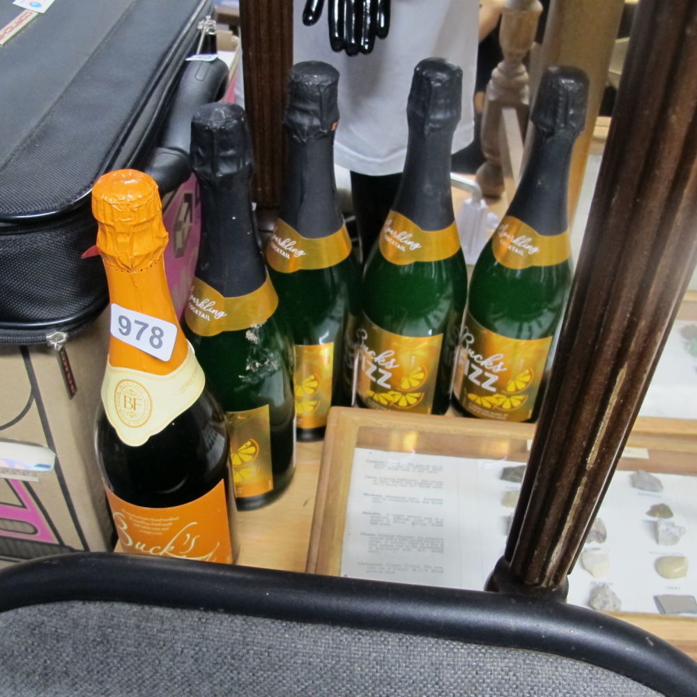 Lot 978: Bottles of Bucks Fizz