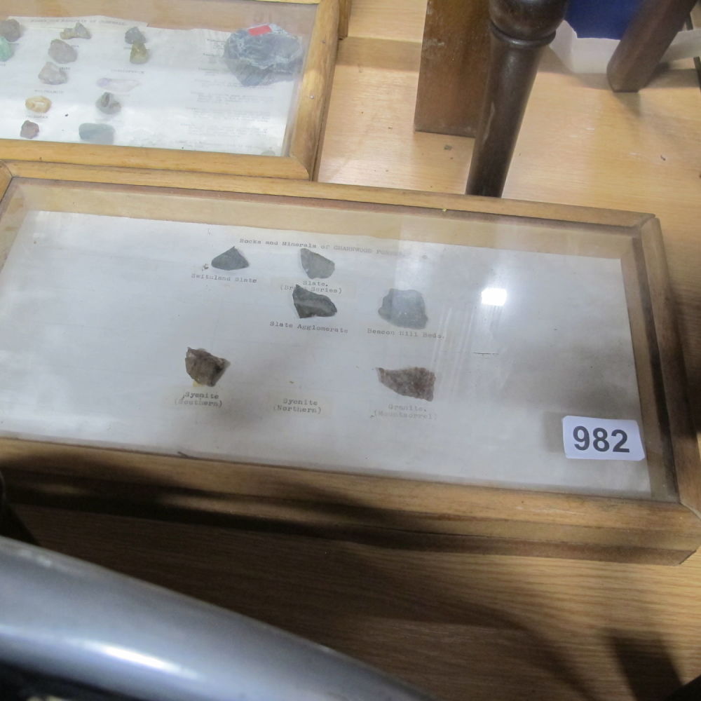 Lot 982: Mineral samples