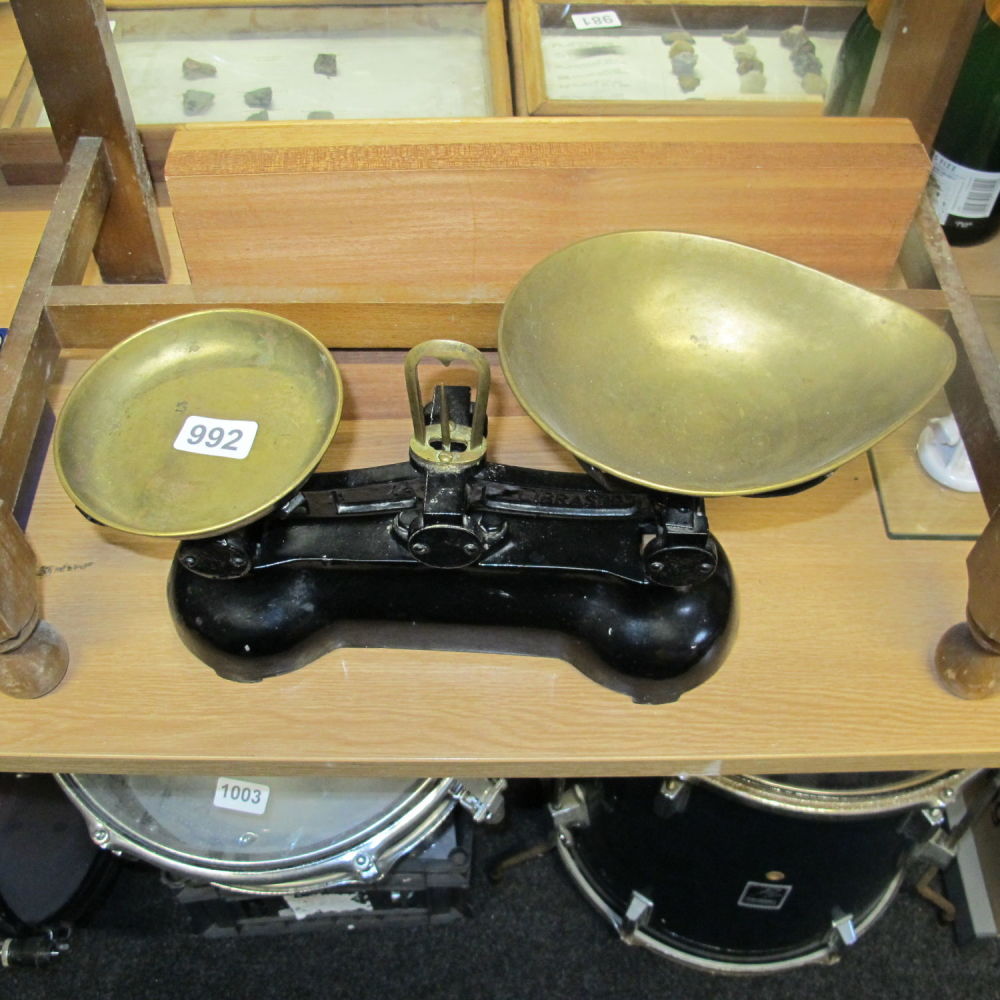 Lot 992: Vintage balance scales