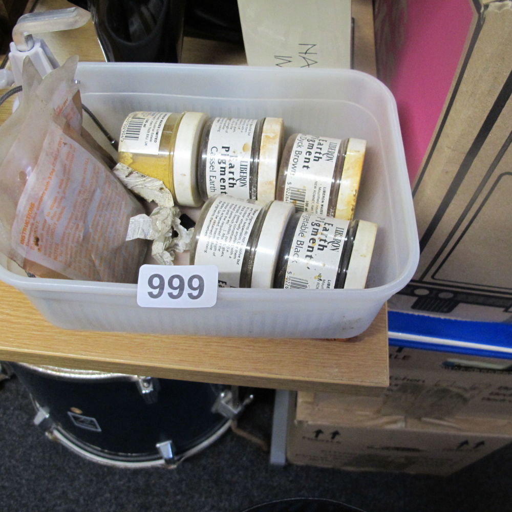 Lot 999: Grout pigments