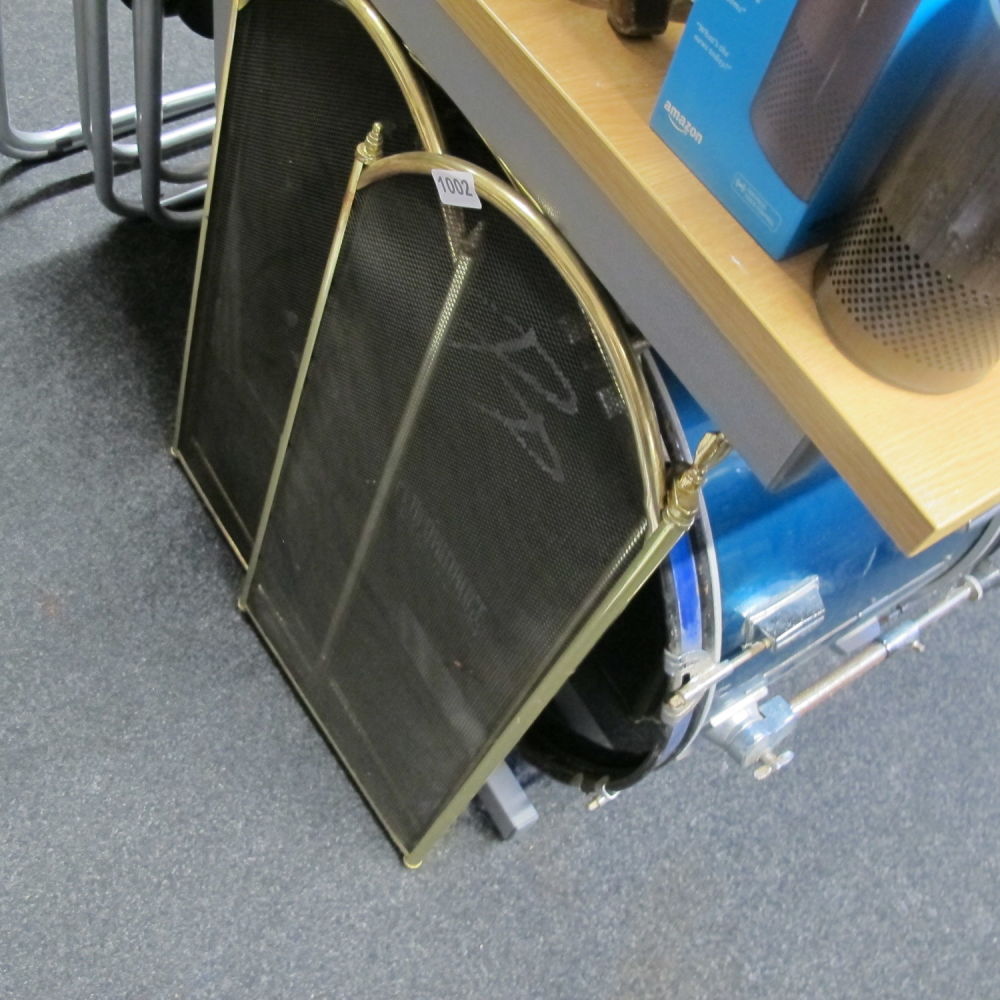 Lot 1002: Fire guard