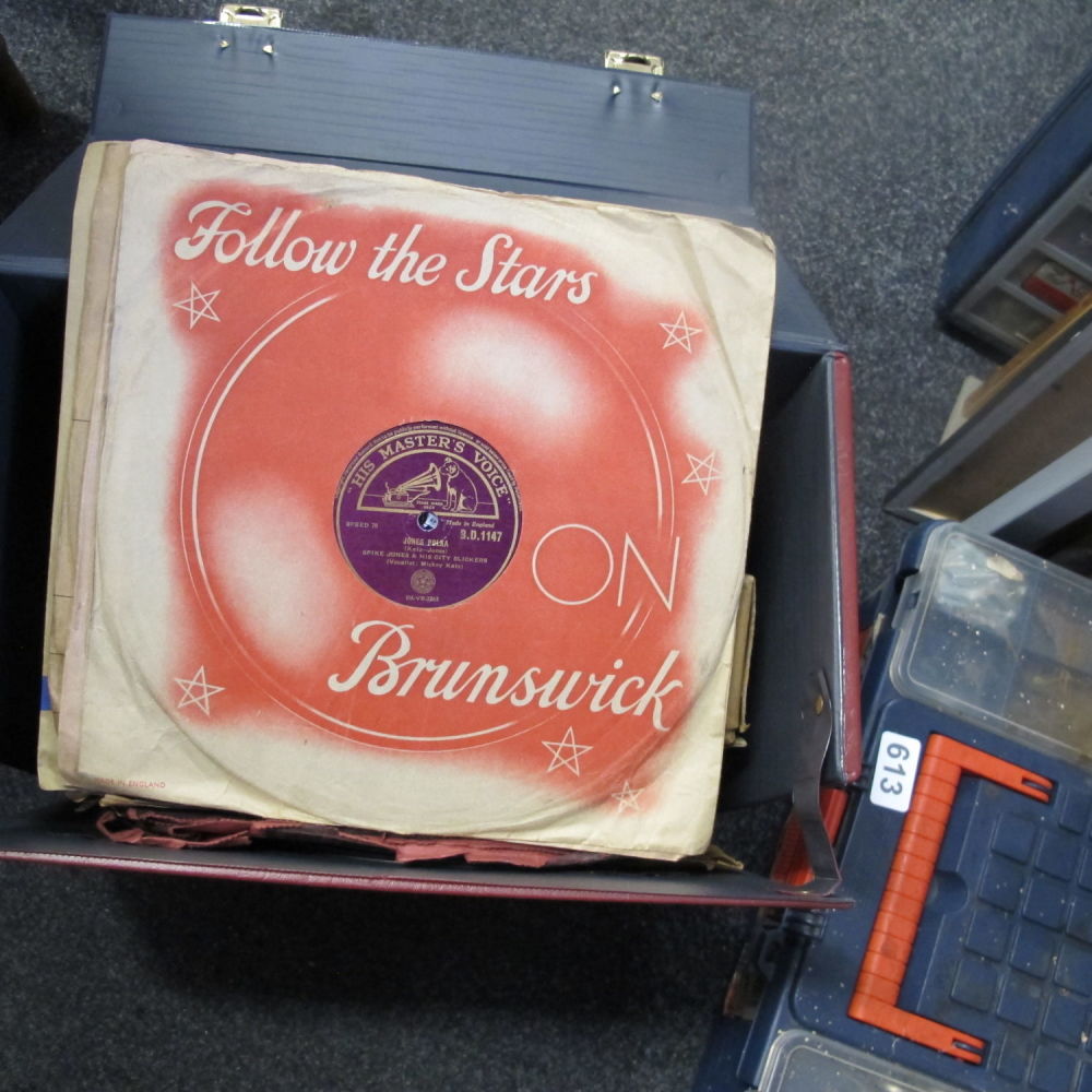 Lot 1005: Quantity of records in storage case