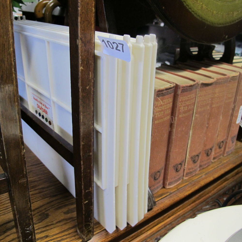 Lot 1027: Box divider