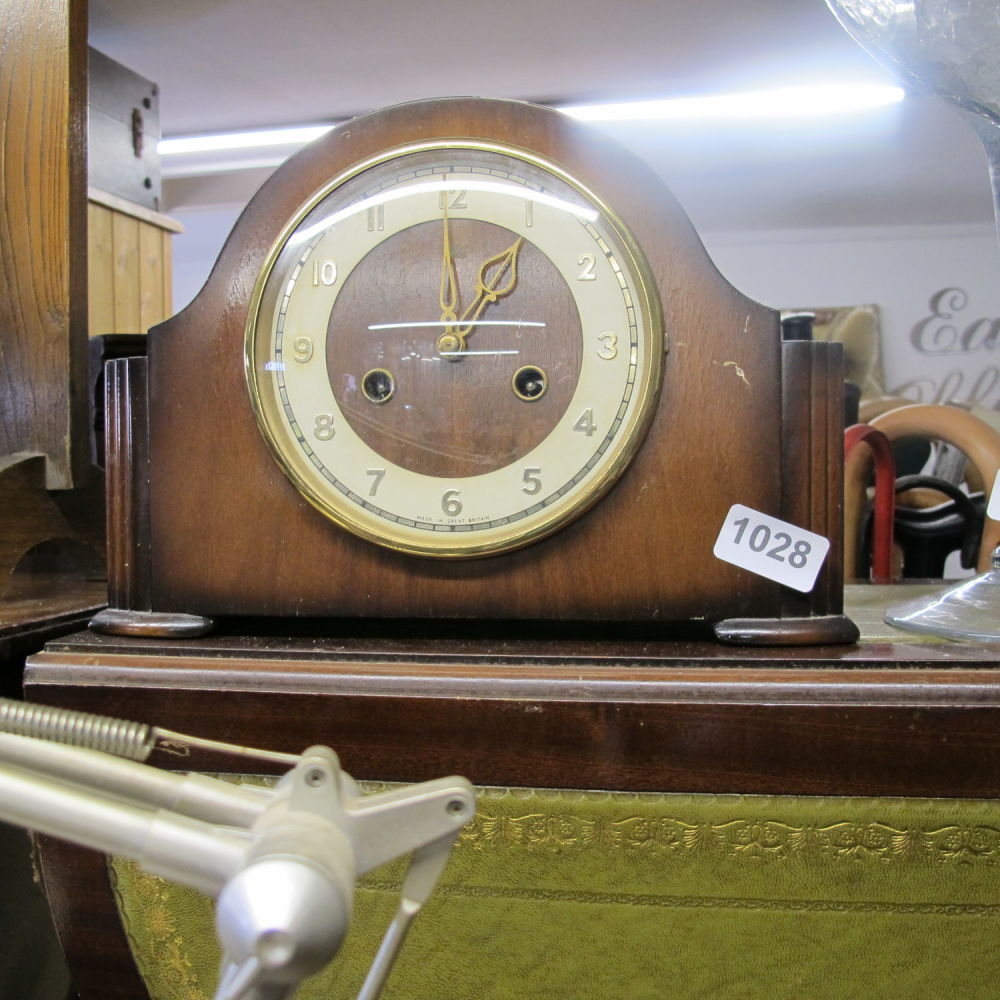 Lot 1028: Vintage mantel clock