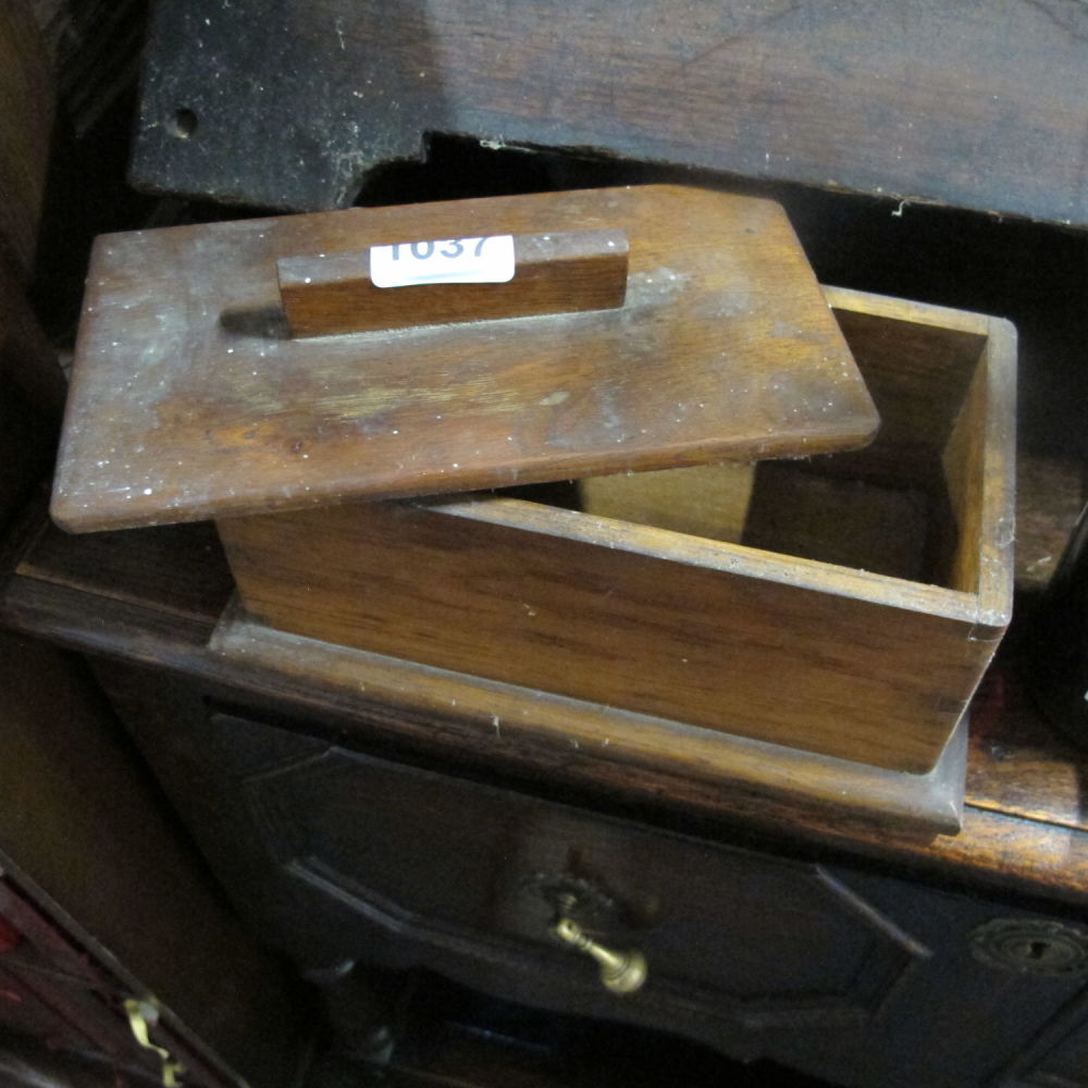 Lot 1037: Cigarette box