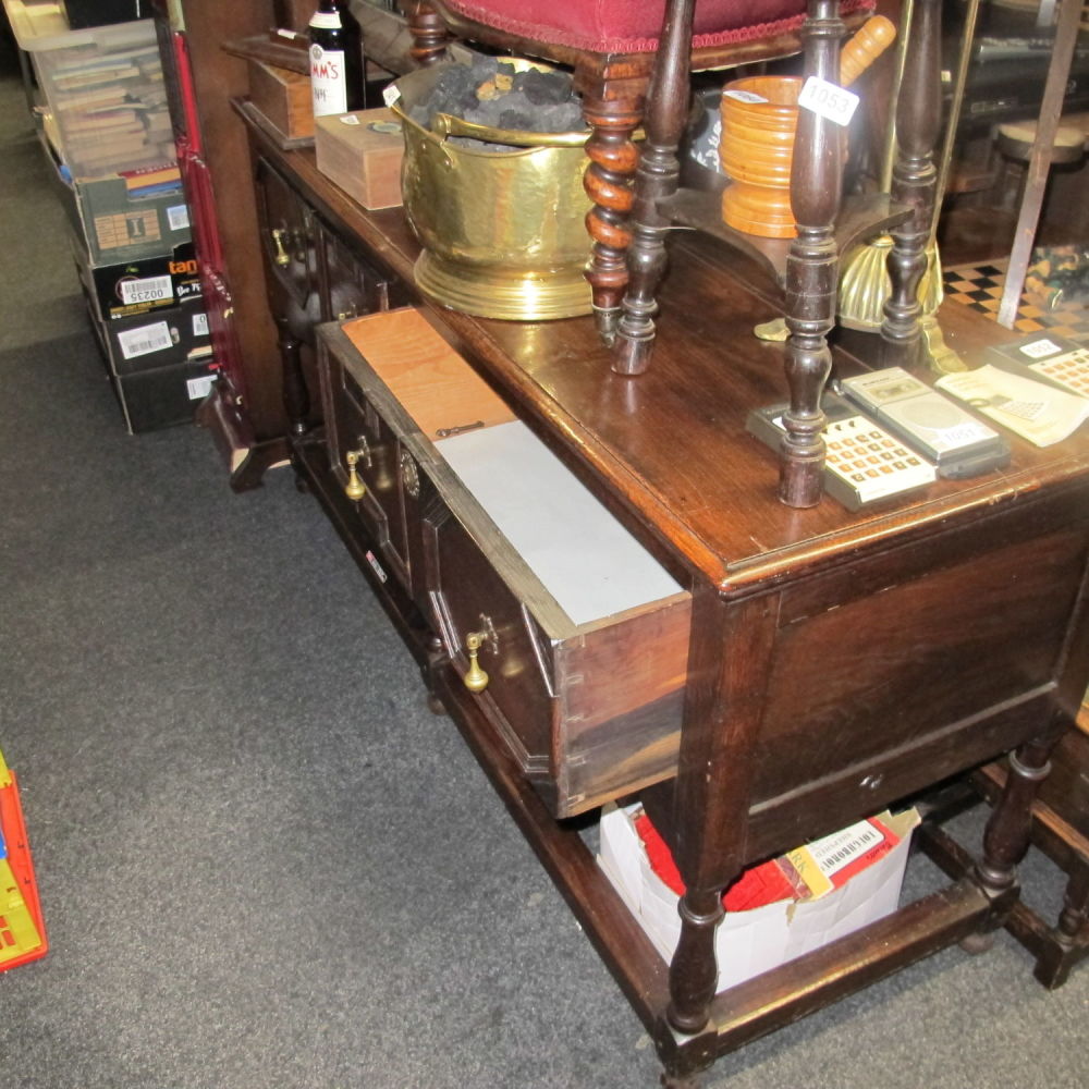 Lot 1046: High quality antique dresser
