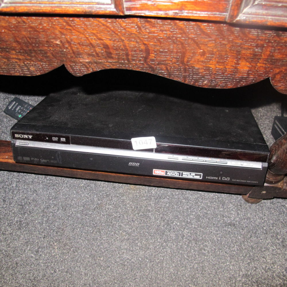 Lot 1047: Sony DVD player