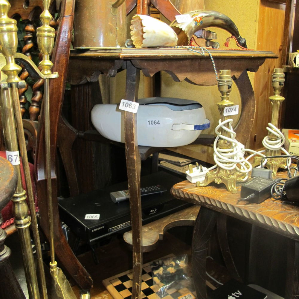 Lot 1063: Vintage table