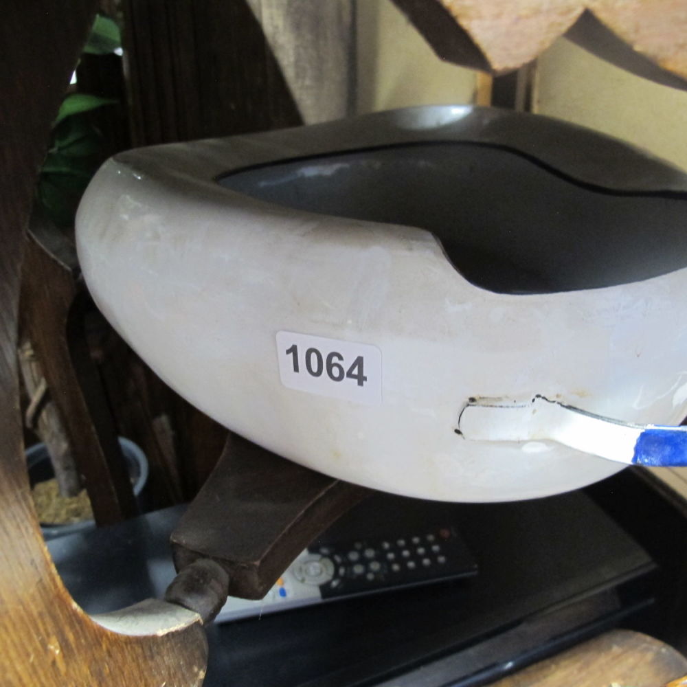Lot 1064: Bedpan
