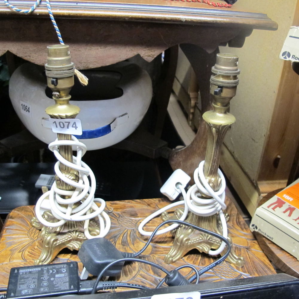 Lot 1074: 2 table lamps