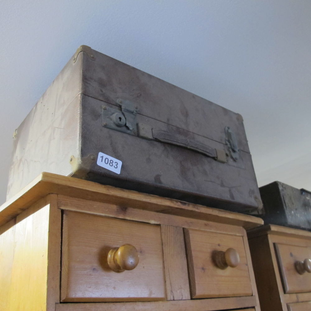 Lot 1083: Vintage storage box