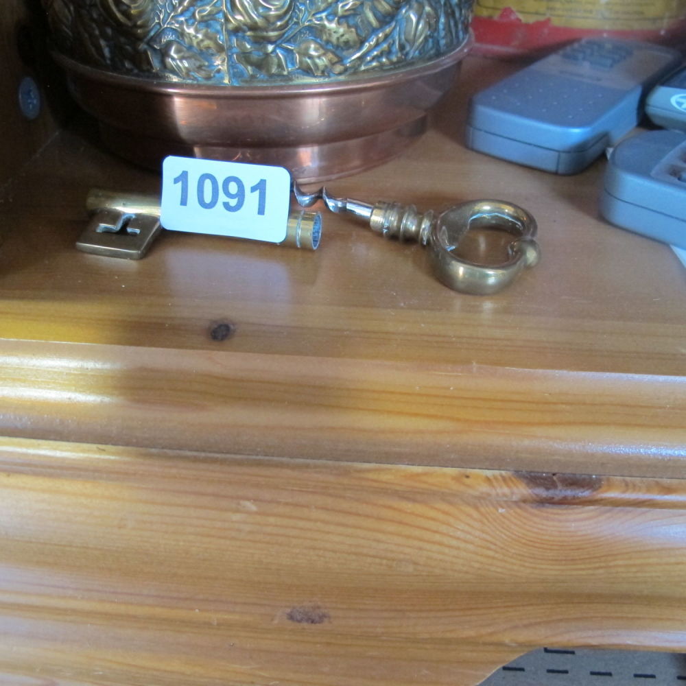 Lot 1091: Novelty brass "key" corkscrew