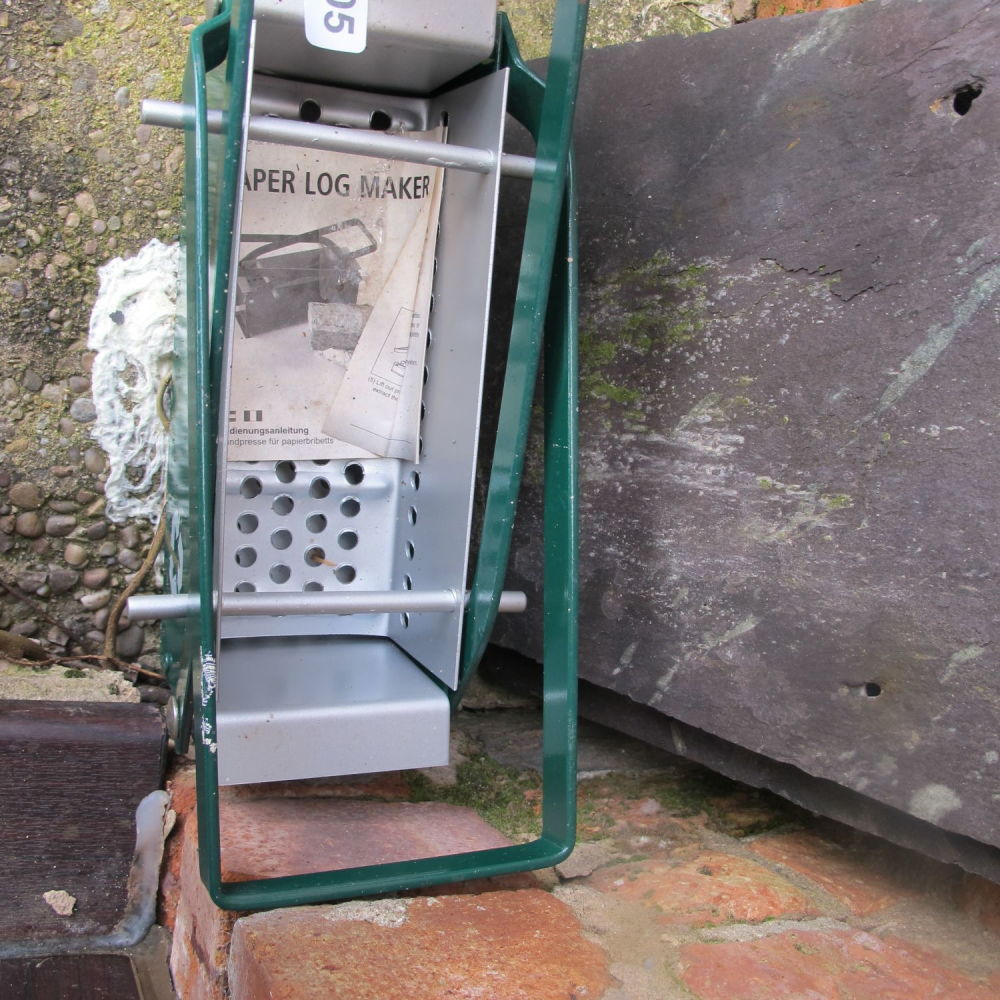 Lot 1105: Paper log maker