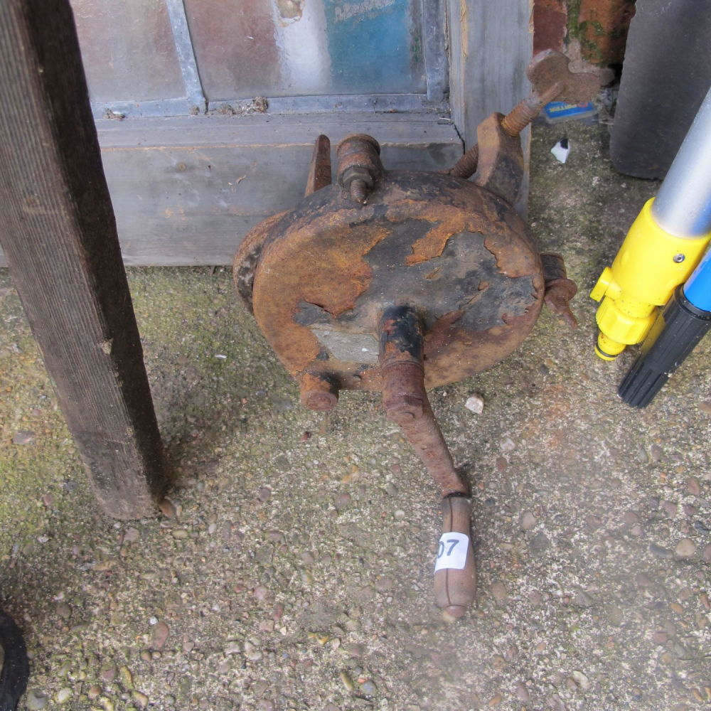 Lot 1107: Hand grinder