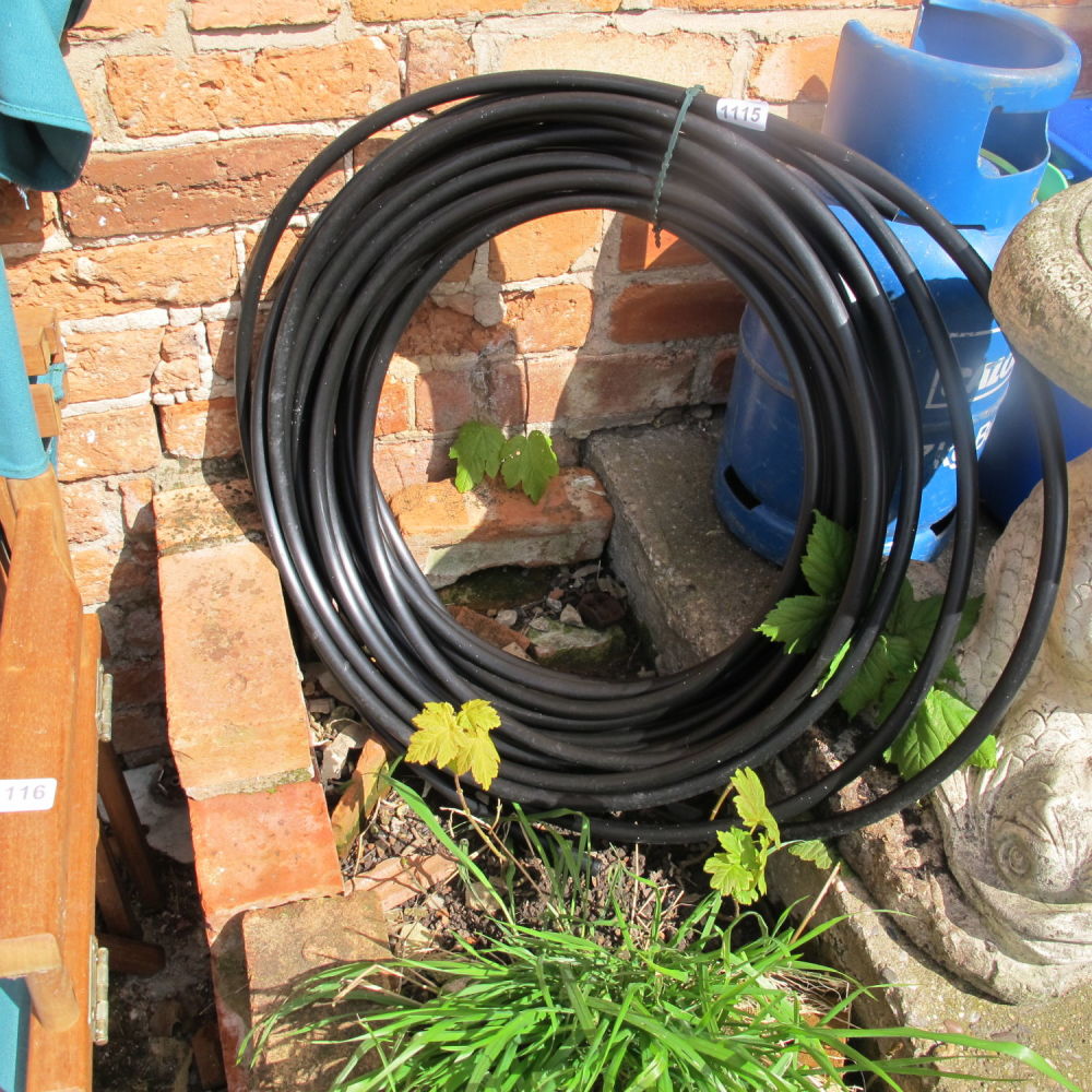Lot 1115: Hose