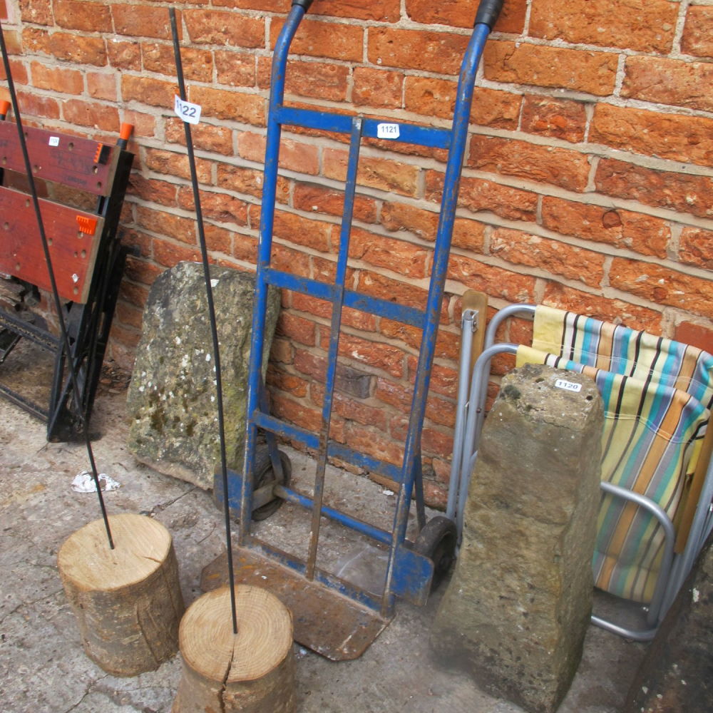 Lot 1121: Sack barrow
