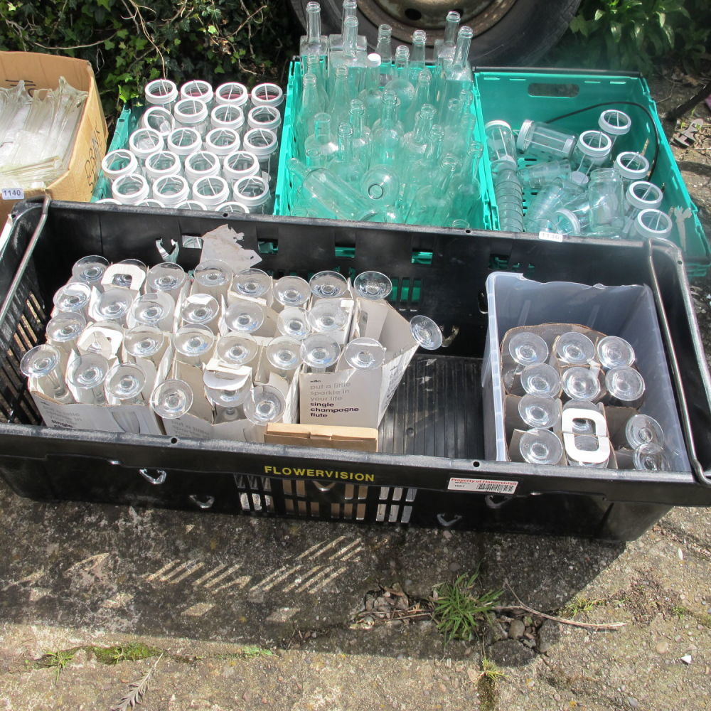Lot 1136: Large quantity of champagne flutes