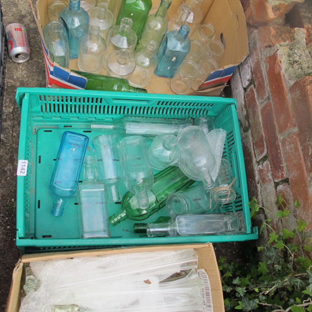 Lot 1142: Quantity of bottles