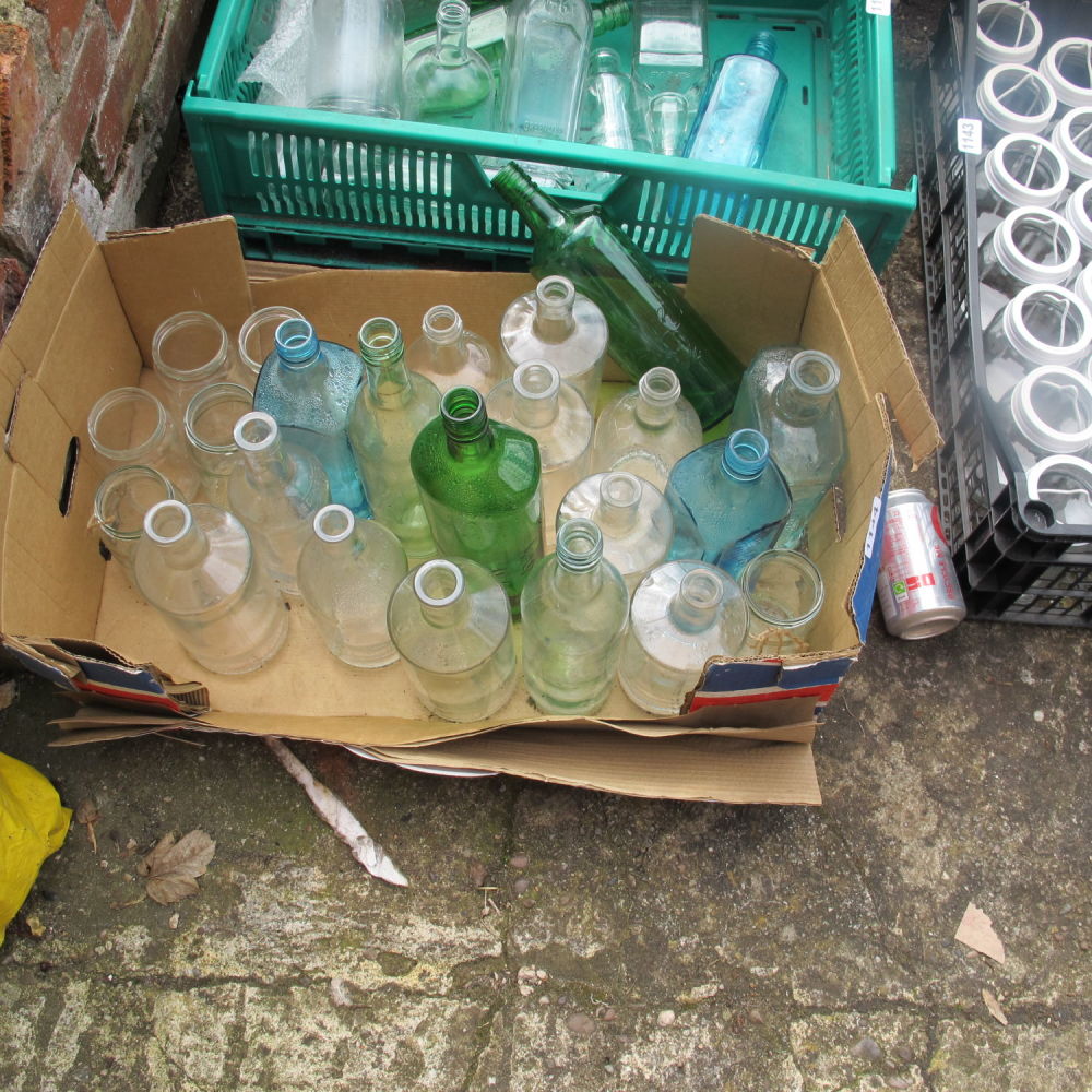 Lot 1144: Quantity of bottles