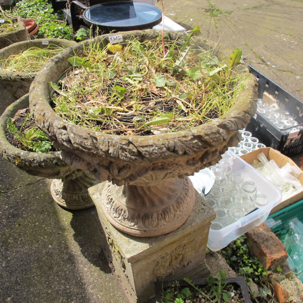 Lot 1149: Stone planter