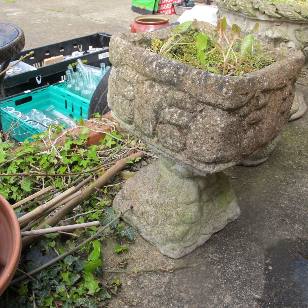 Lot 1153: Stone planter