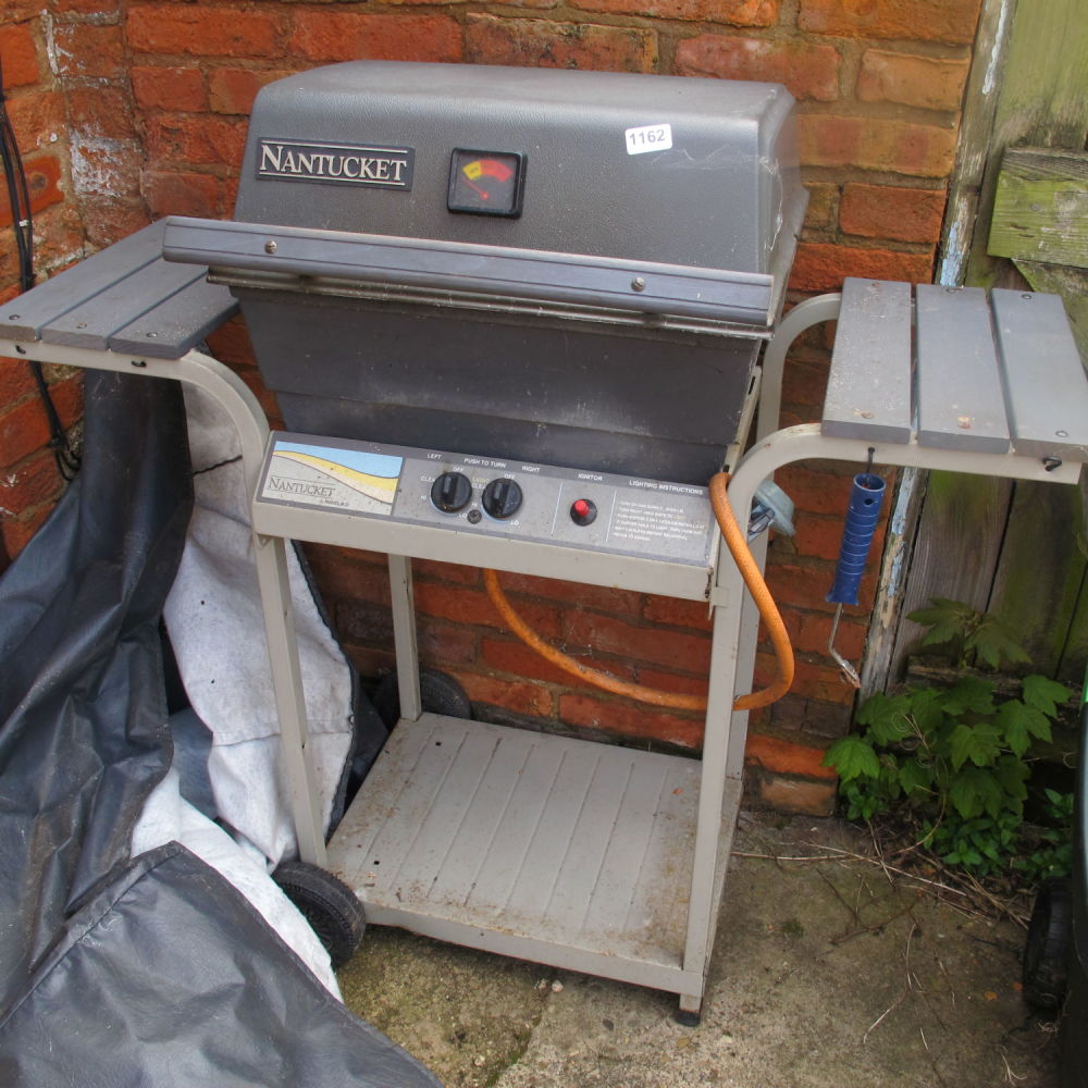 Lot 1162: Gas bbq