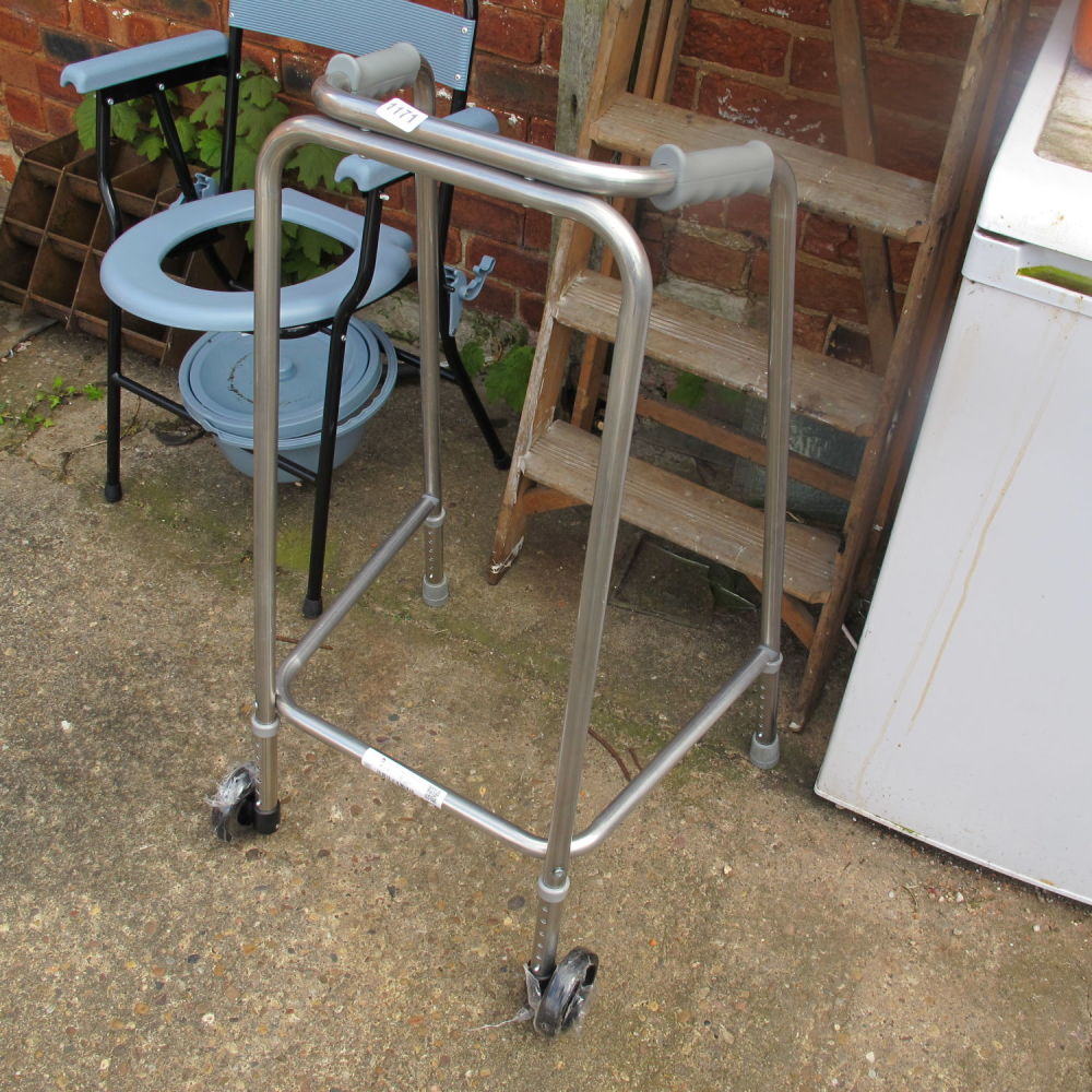 Lot 1171: Mobility aid