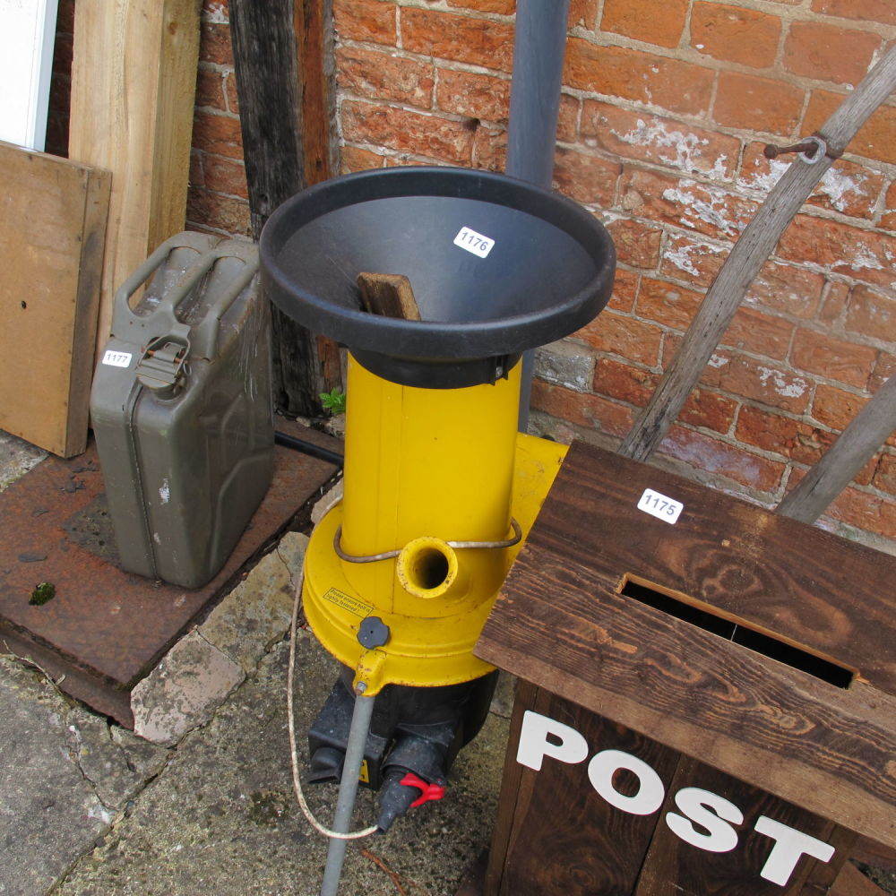 Lot 1176: Wood chipper