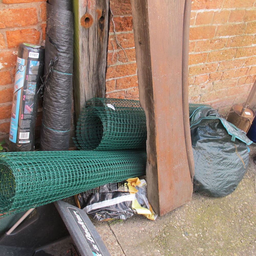 Lot 1186: Garden netting etc