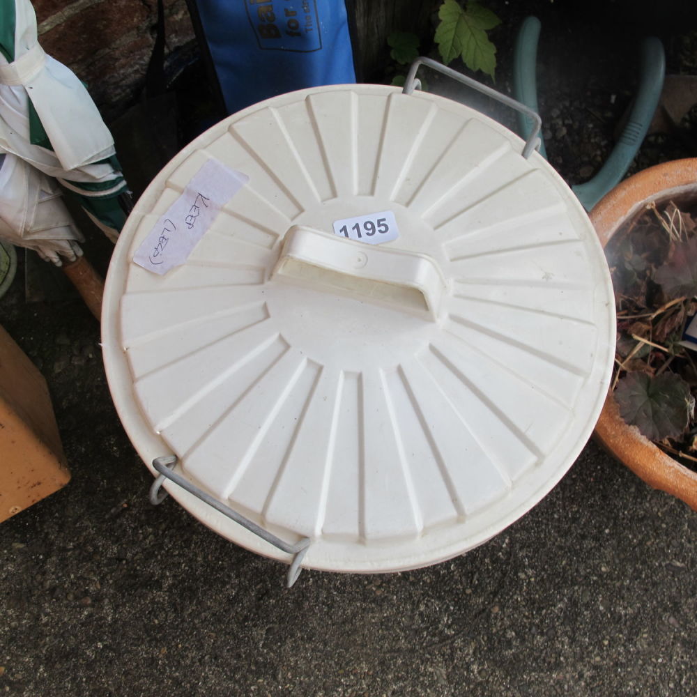 Lot 1195: Garden storage bin