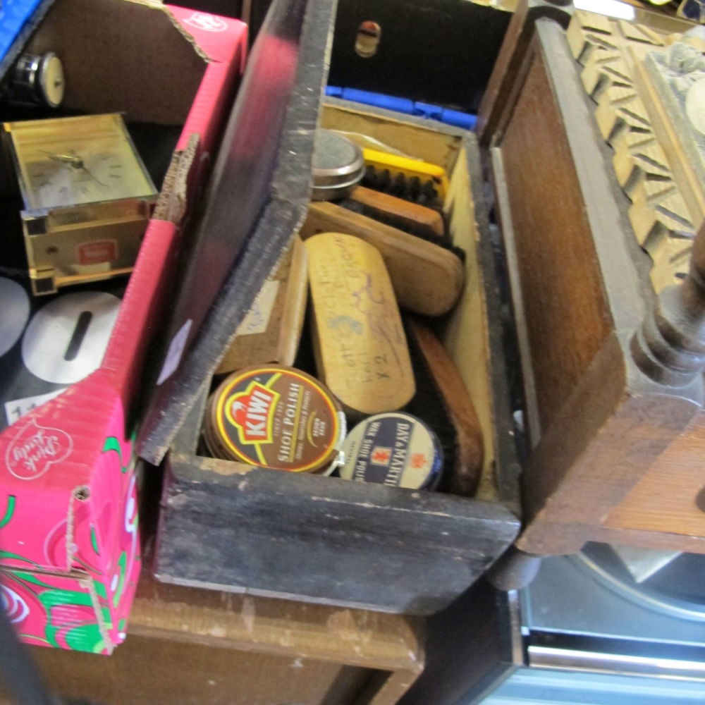Lot 1202: Tin of shoe polishing items