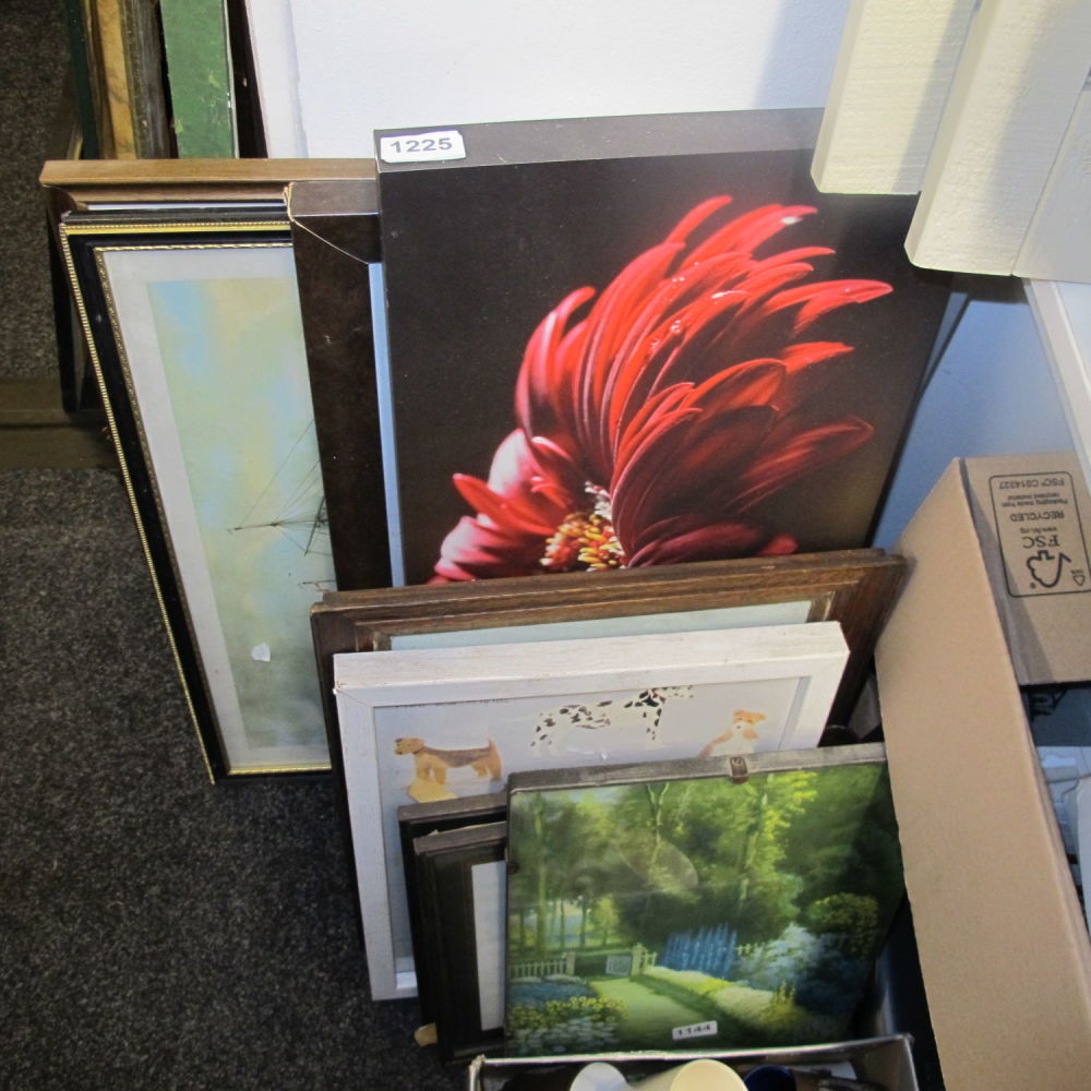 Lot 1225: Quantity of pictures