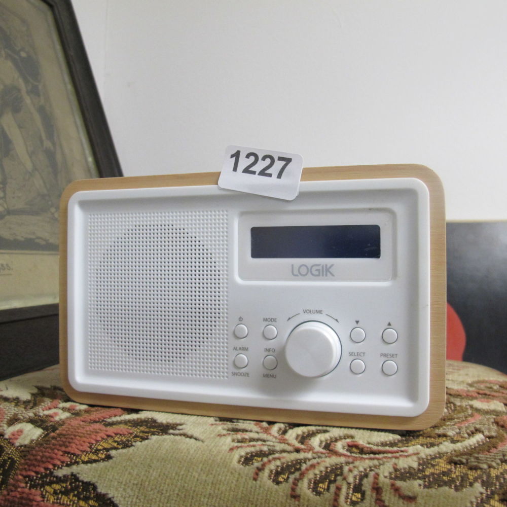 Lot 1227: Logik radio