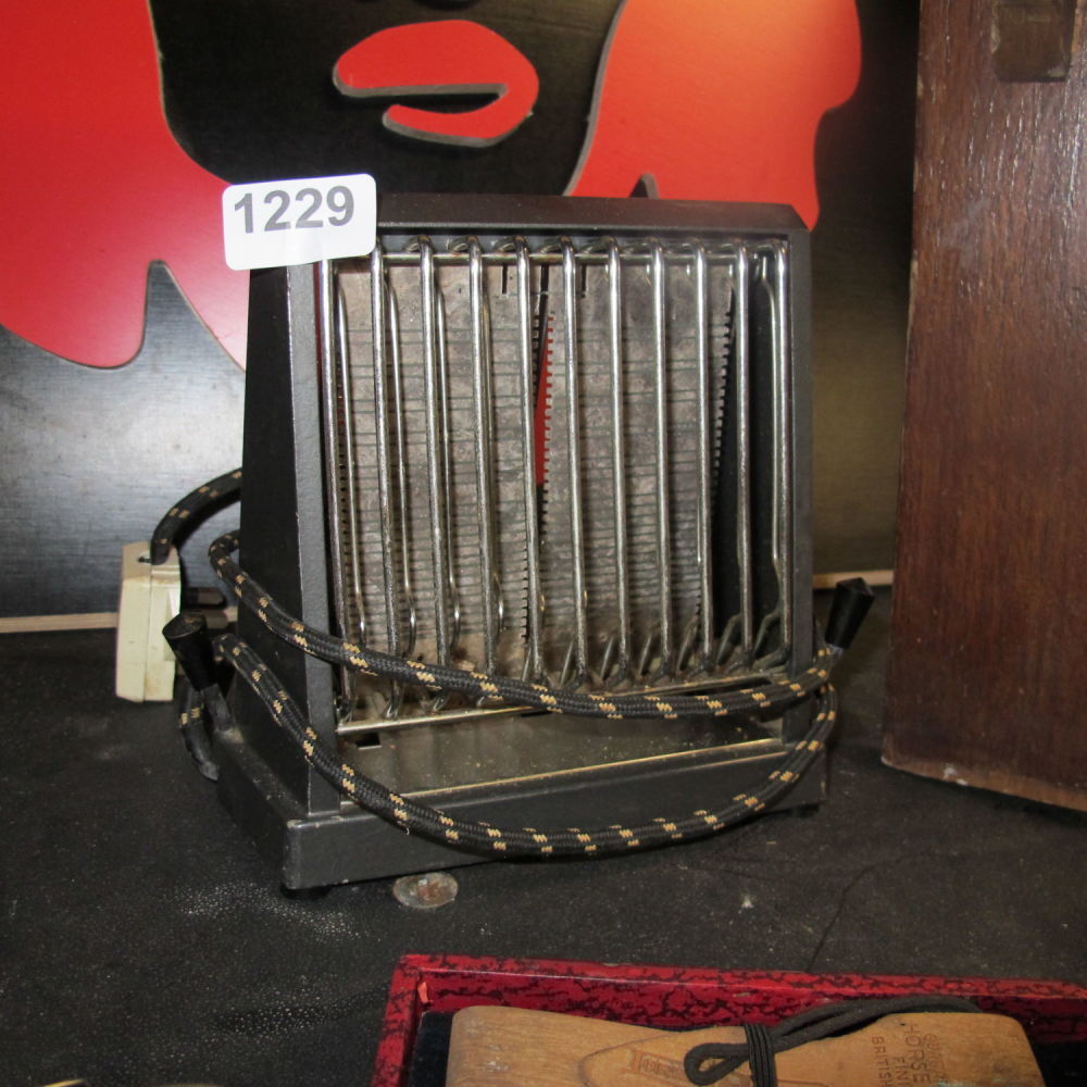 Lot 1229: Vintage electric heater