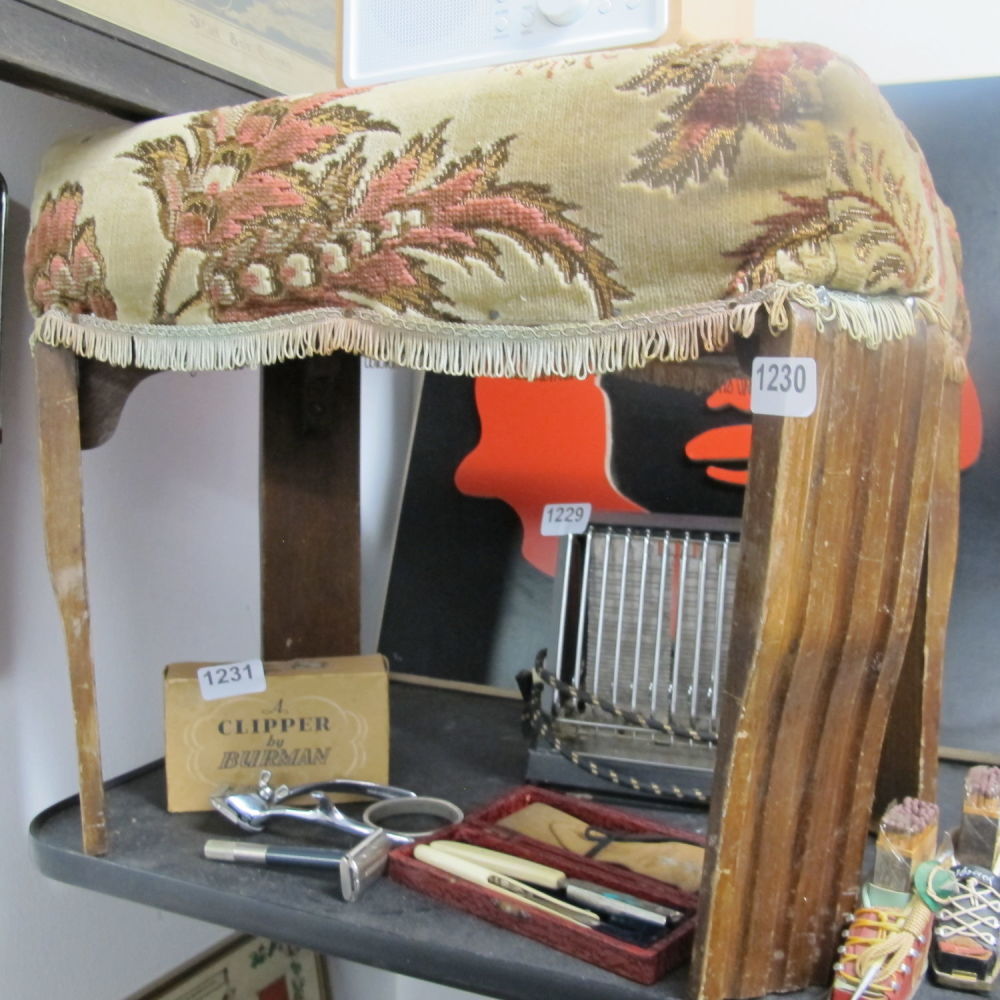 Lot 1230: Stool