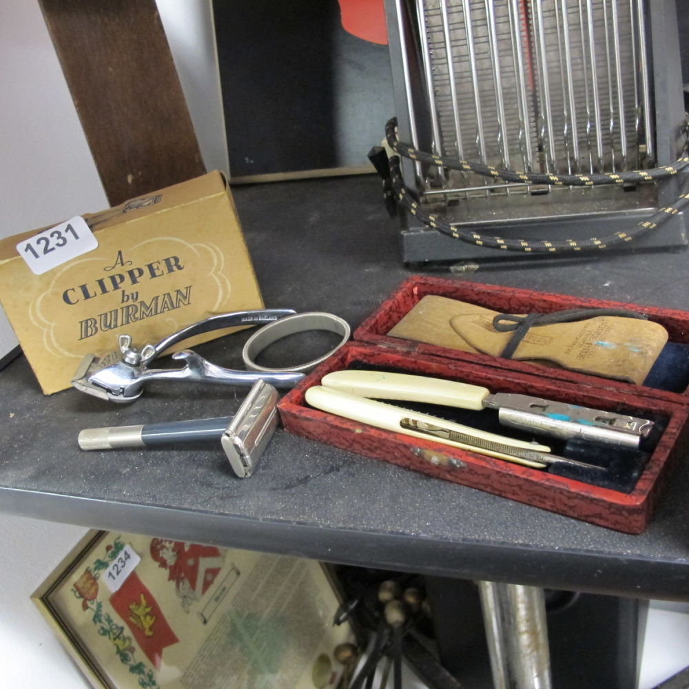 Lot 1231: Vintage shaving items etc