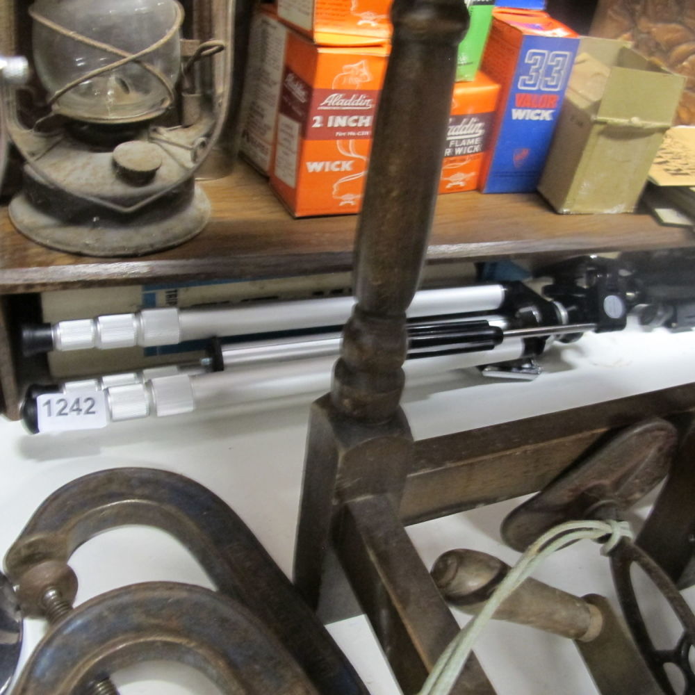 Lot 1242: Camera tripod