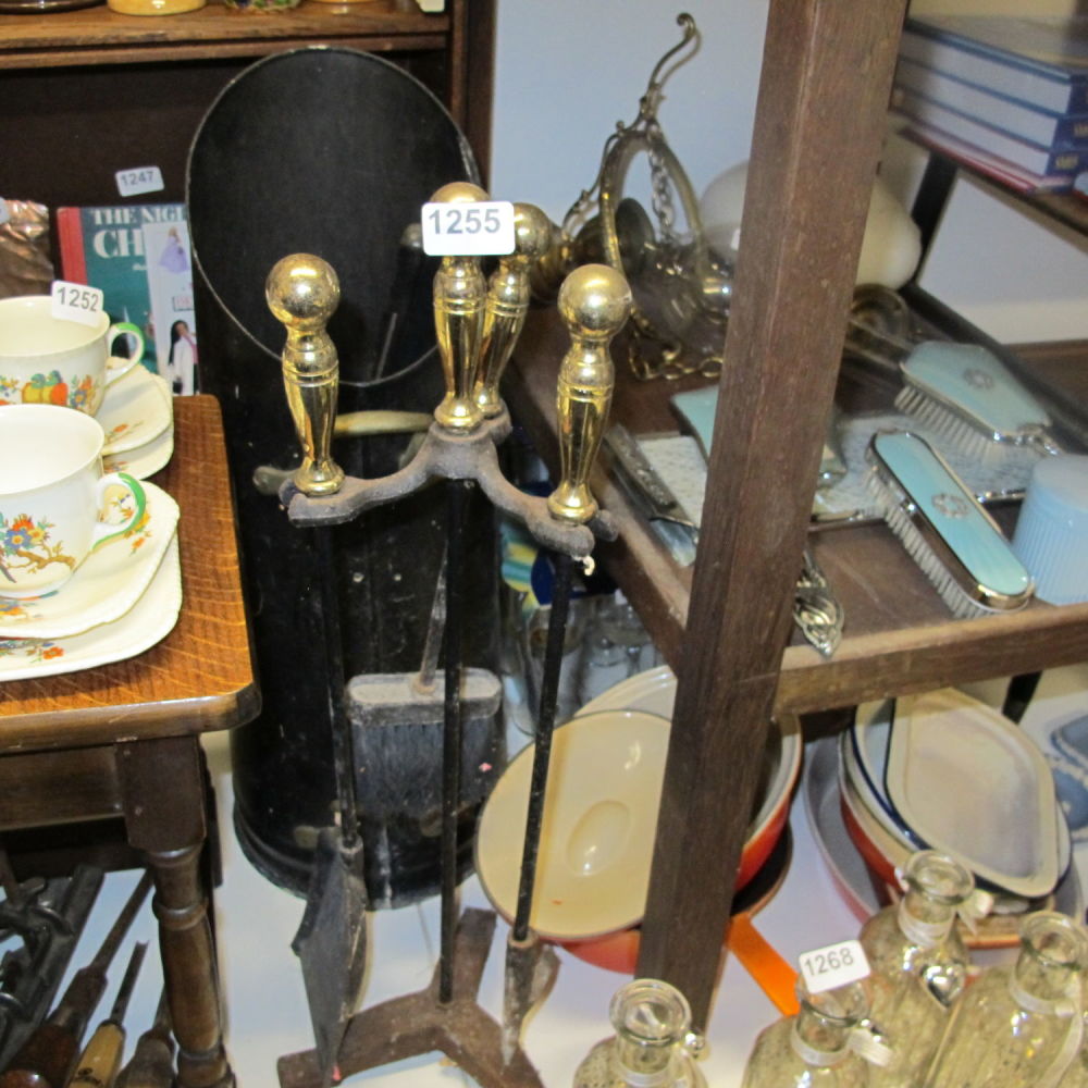 Lot 1255: Companion set