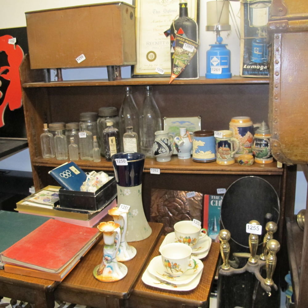 Lot 1262: Bookshelf