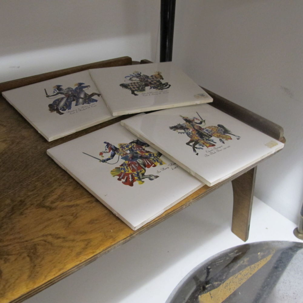 Lot 1269: 4 decorative tiles