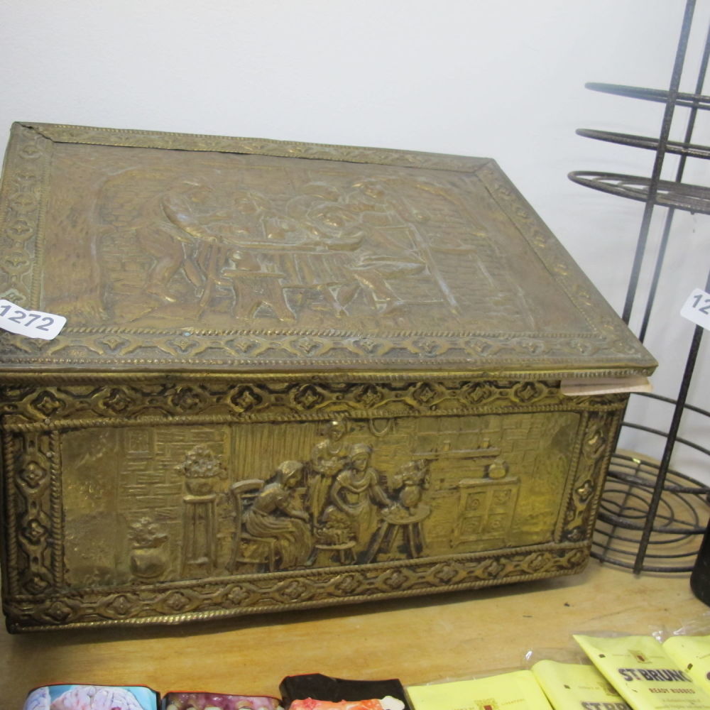 Lot 1272: Copper log box
